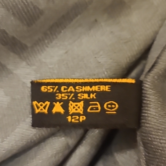 🧧 Fendi Zucca Silk & Cashmere Shawl🎗+GIFT(copy) - Picture 13 of 16